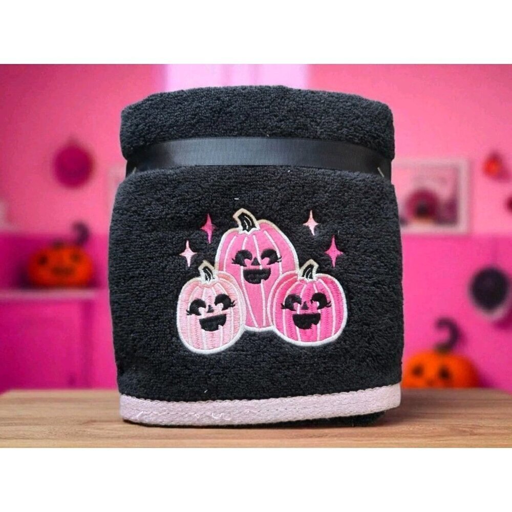 Set 2 Betsey Johnson Pink Halloween Pumpkin Hand Towels 16x26 Cotton Embroidered
